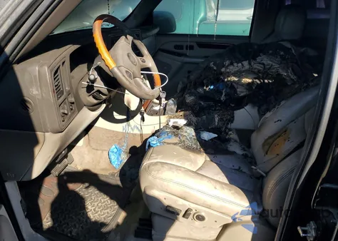 2004 Cadillac Escalade Esv z USA, uszkodzony, nr VIN 3GYFK66N94G221148